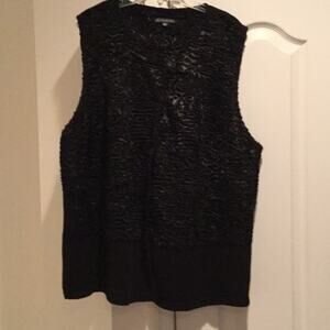 Knitted vest w/faux fur front worn once